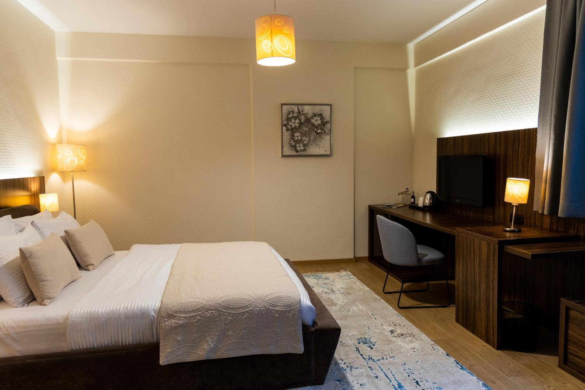 Hotel Sirius Pristina Eksteriør billede