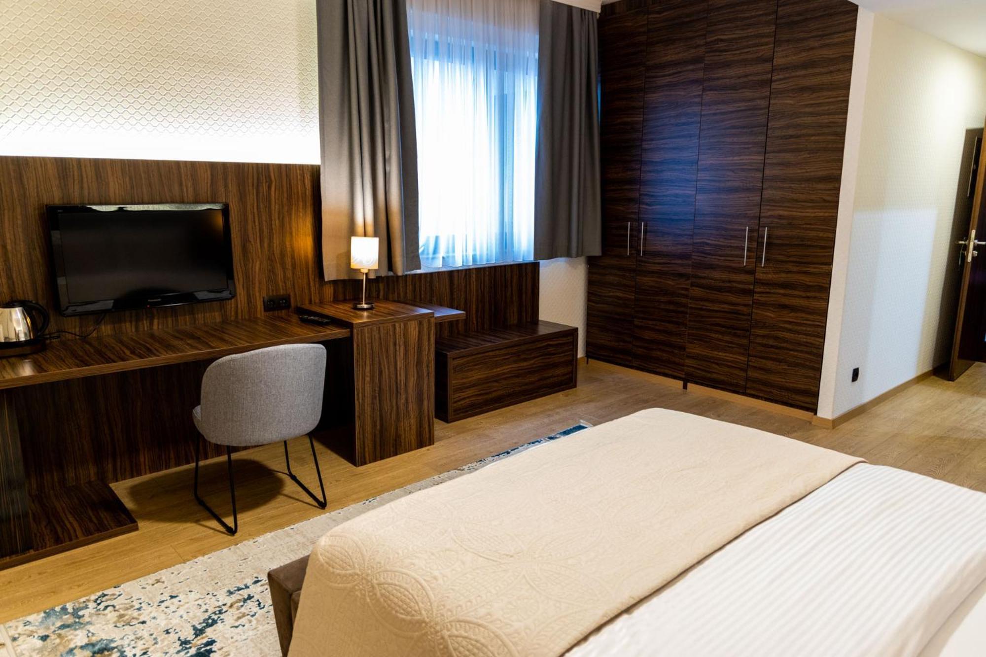 Hotel Sirius Pristina Eksteriør billede