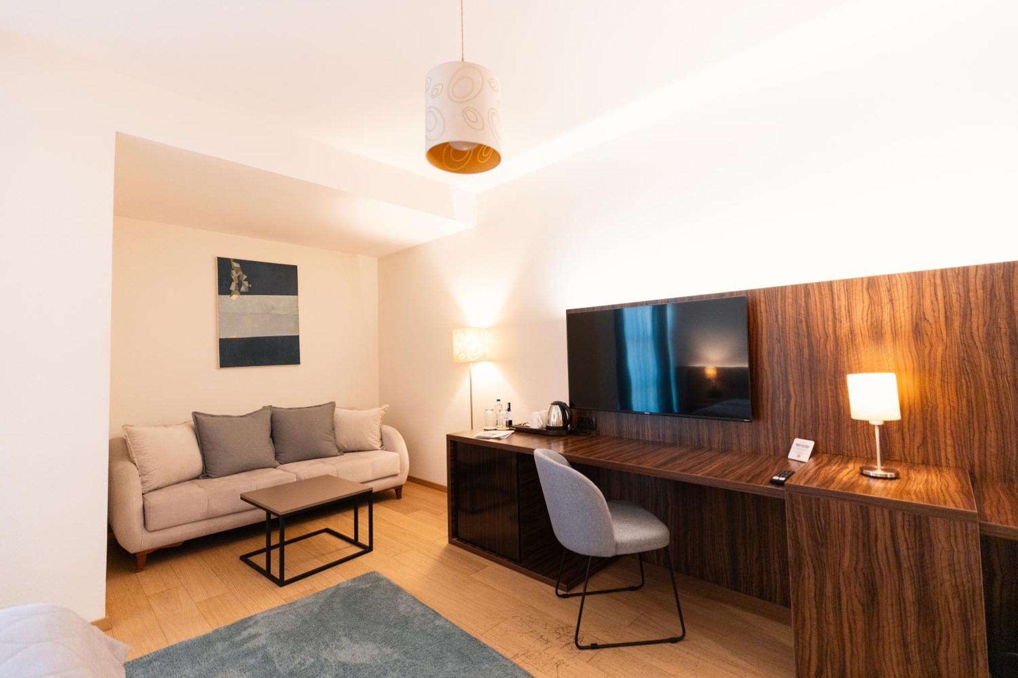 Hotel Sirius Pristina Eksteriør billede