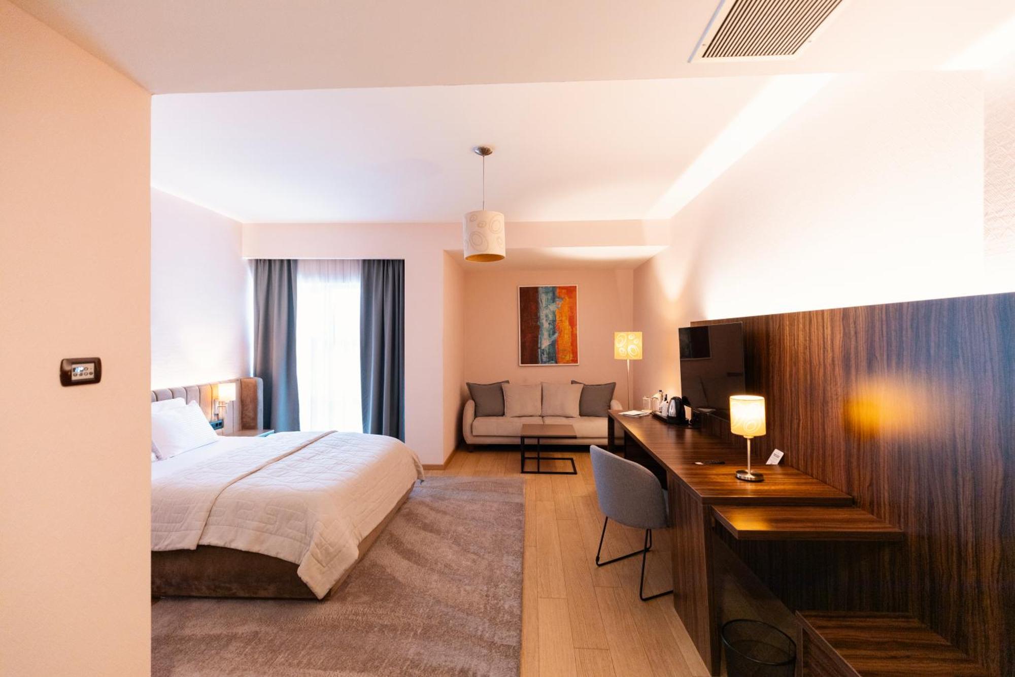 Hotel Sirius Pristina Eksteriør billede