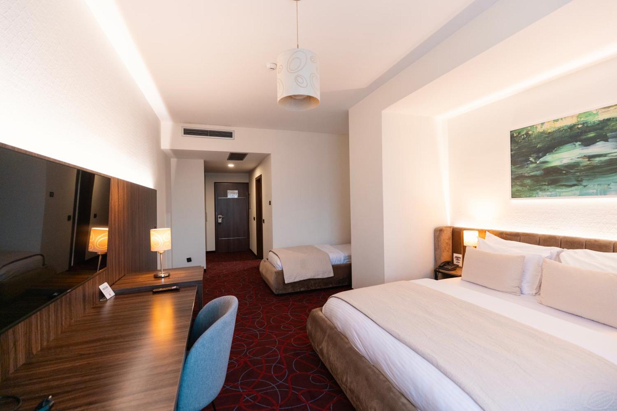 Hotel Sirius Pristina Eksteriør billede
