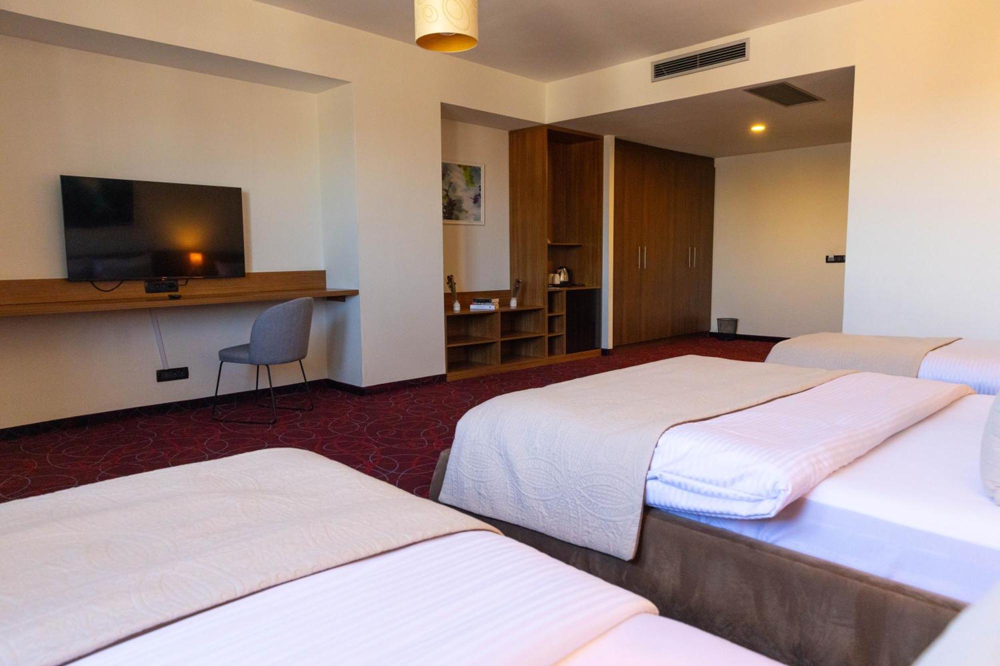 Hotel Sirius Pristina Eksteriør billede