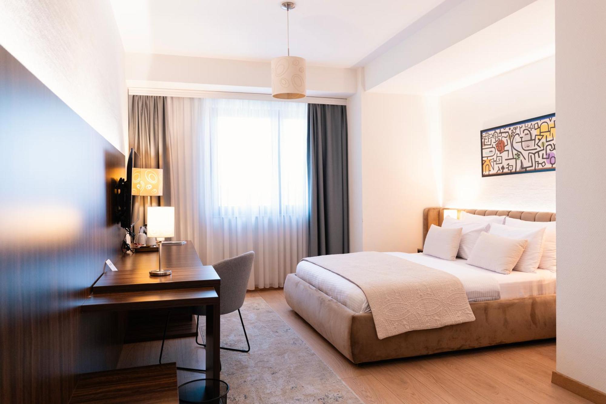 Hotel Sirius Pristina Eksteriør billede
