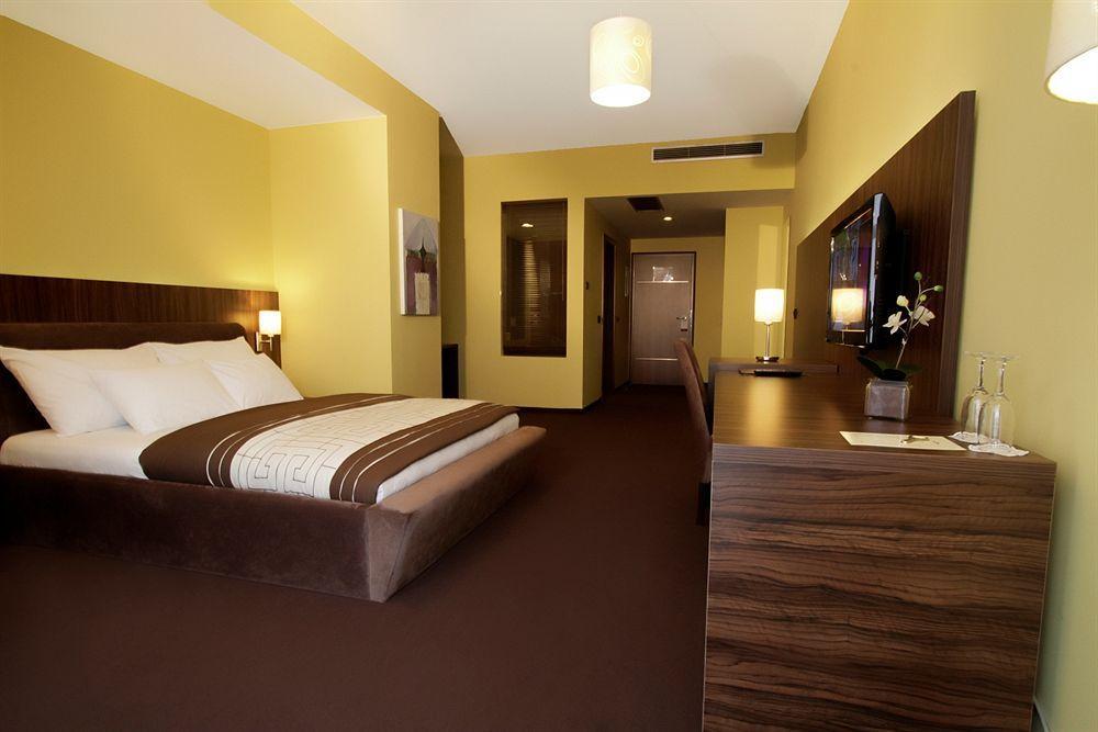 Hotel Sirius Pristina Eksteriør billede